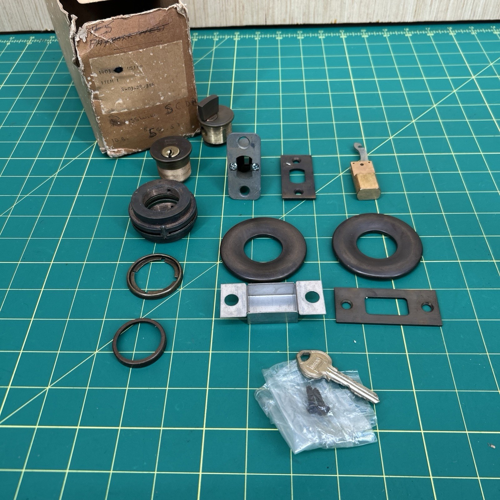 VINTAGE RUSSWIN SECURITY DEAD BOLT LOCKSET HEAVY BRASS BRONZE W/ KEY 1971