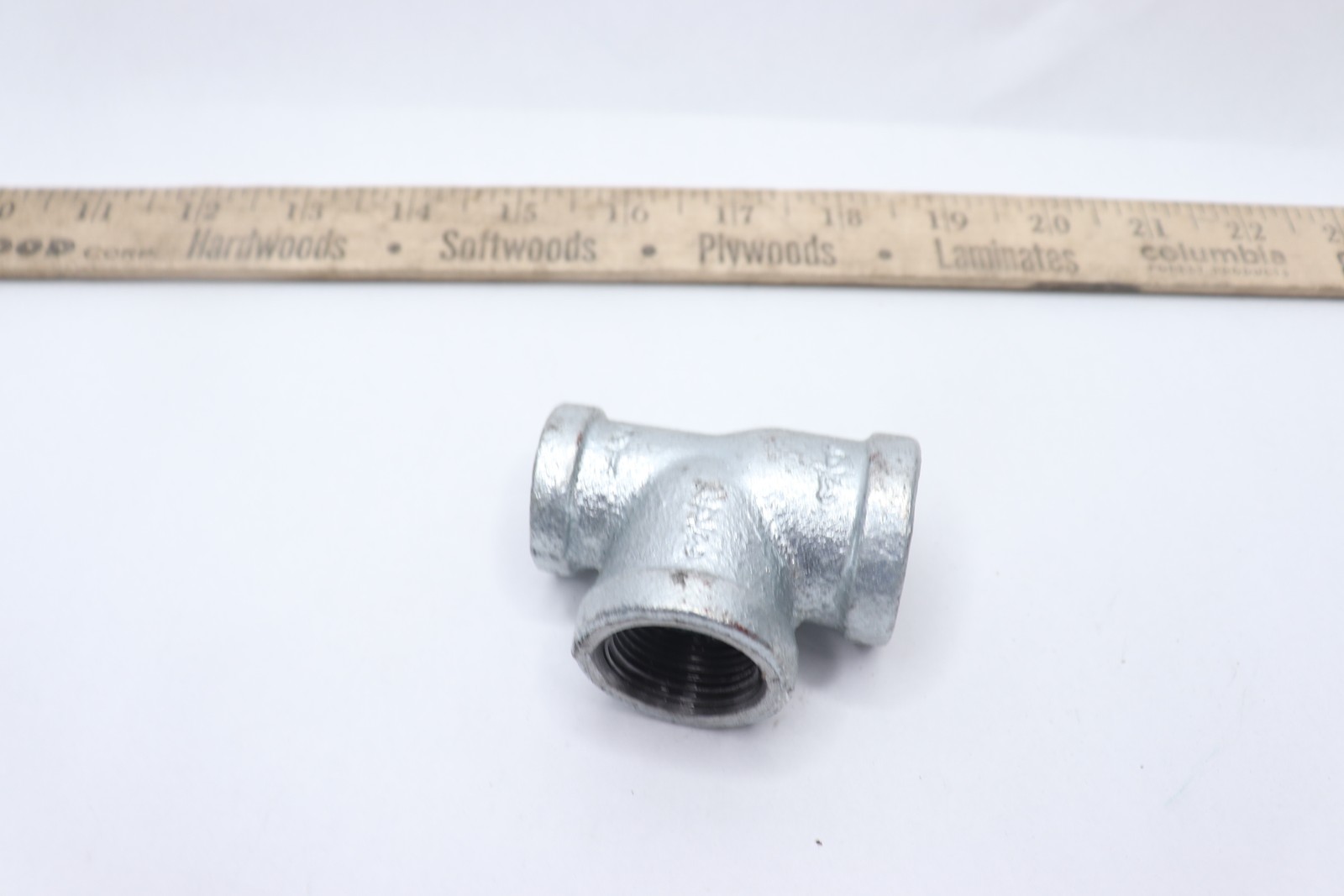 Reducing Tees Galvanized 3/4″ x 3/4″ x 1/2″