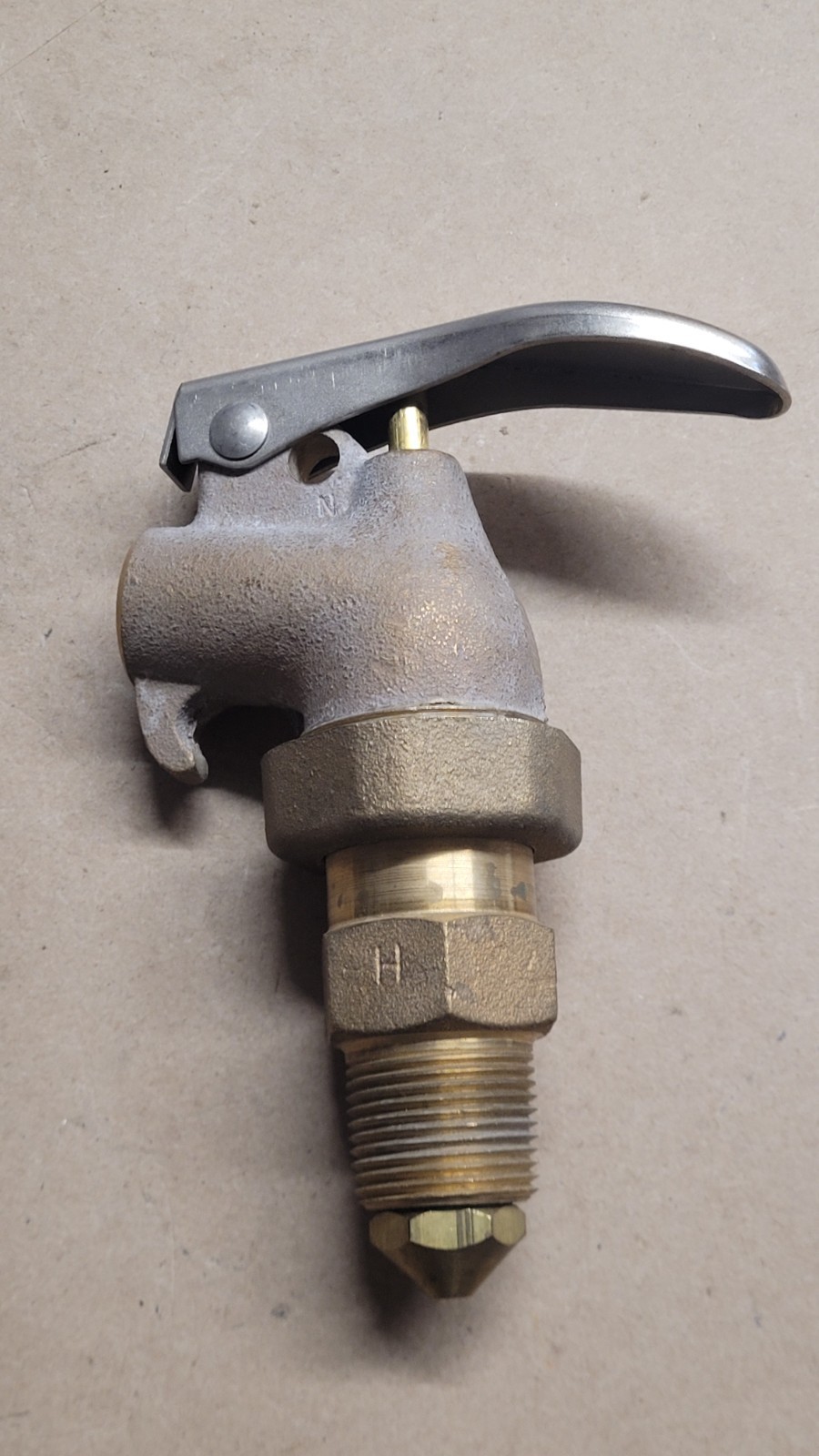Justrite 8-910 08910 3/4″ NPT Brass Safety Drum Faucet