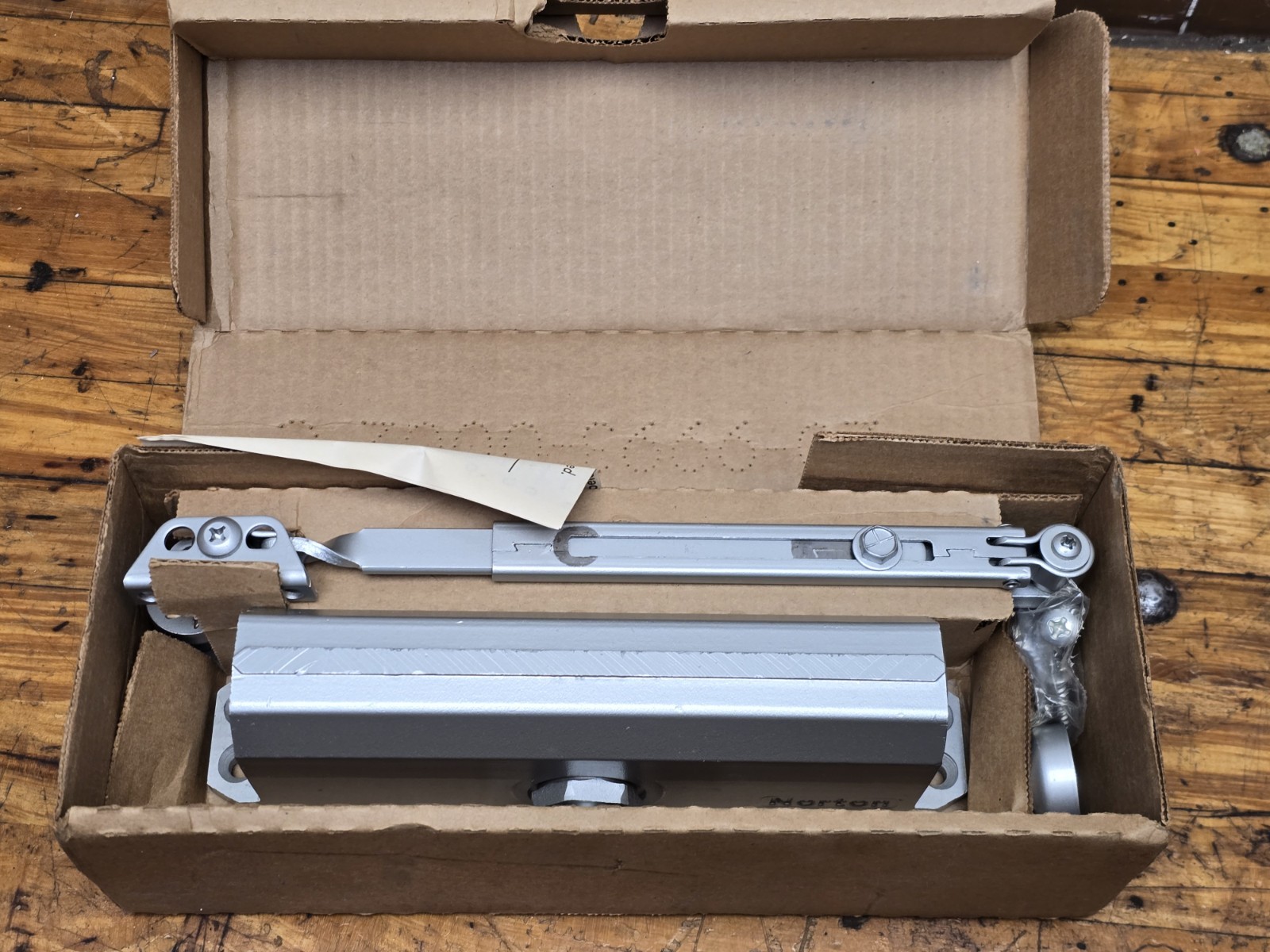 Norton 1604 Door Closer – Reversible – Sprayed Aluminum – New Old Store Stock