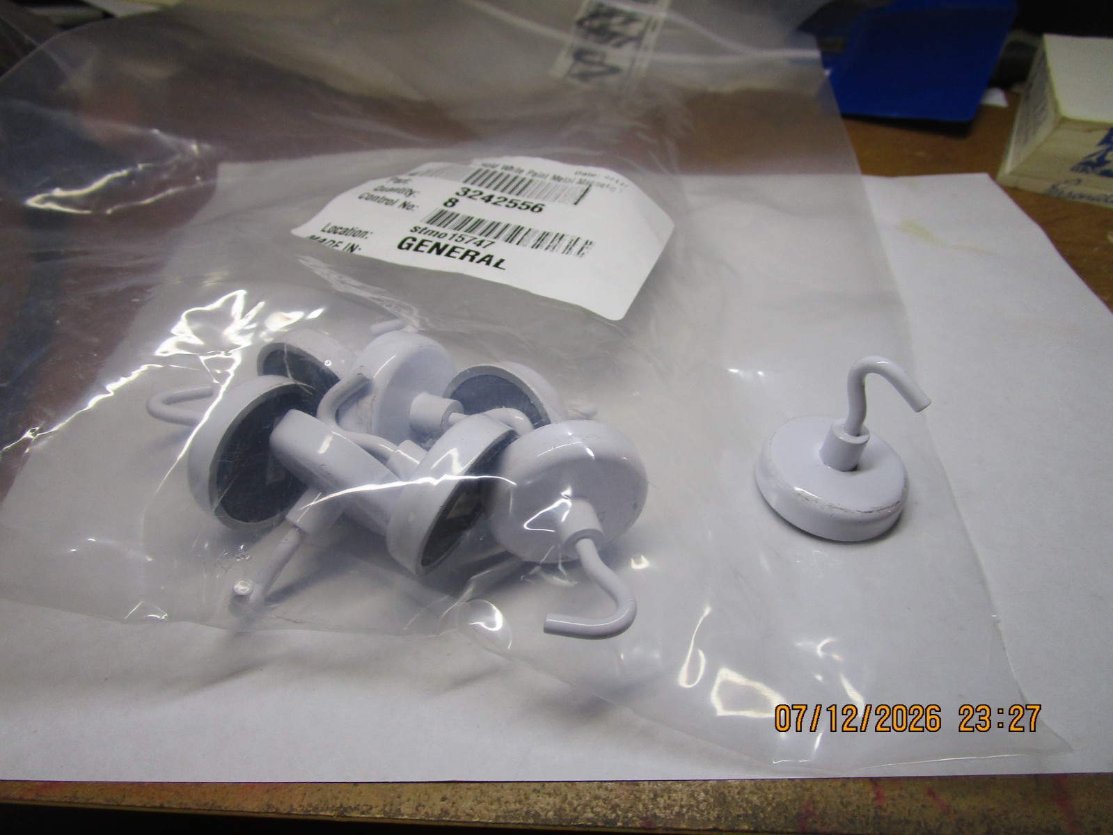 1-1/4″ 14lb-Hold White Paint Metal Magnetic Hook QTY 8