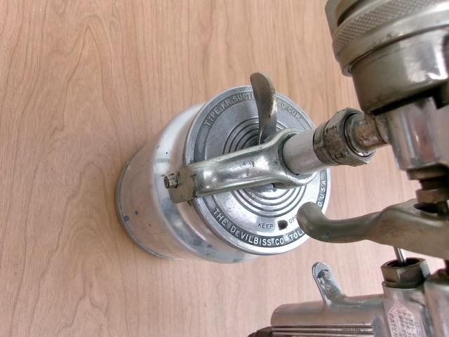 DEVILBISS TYPE MBC PAINT SPRAY GUN WITH CANISTER # 30 TIP FREE SHIPPING