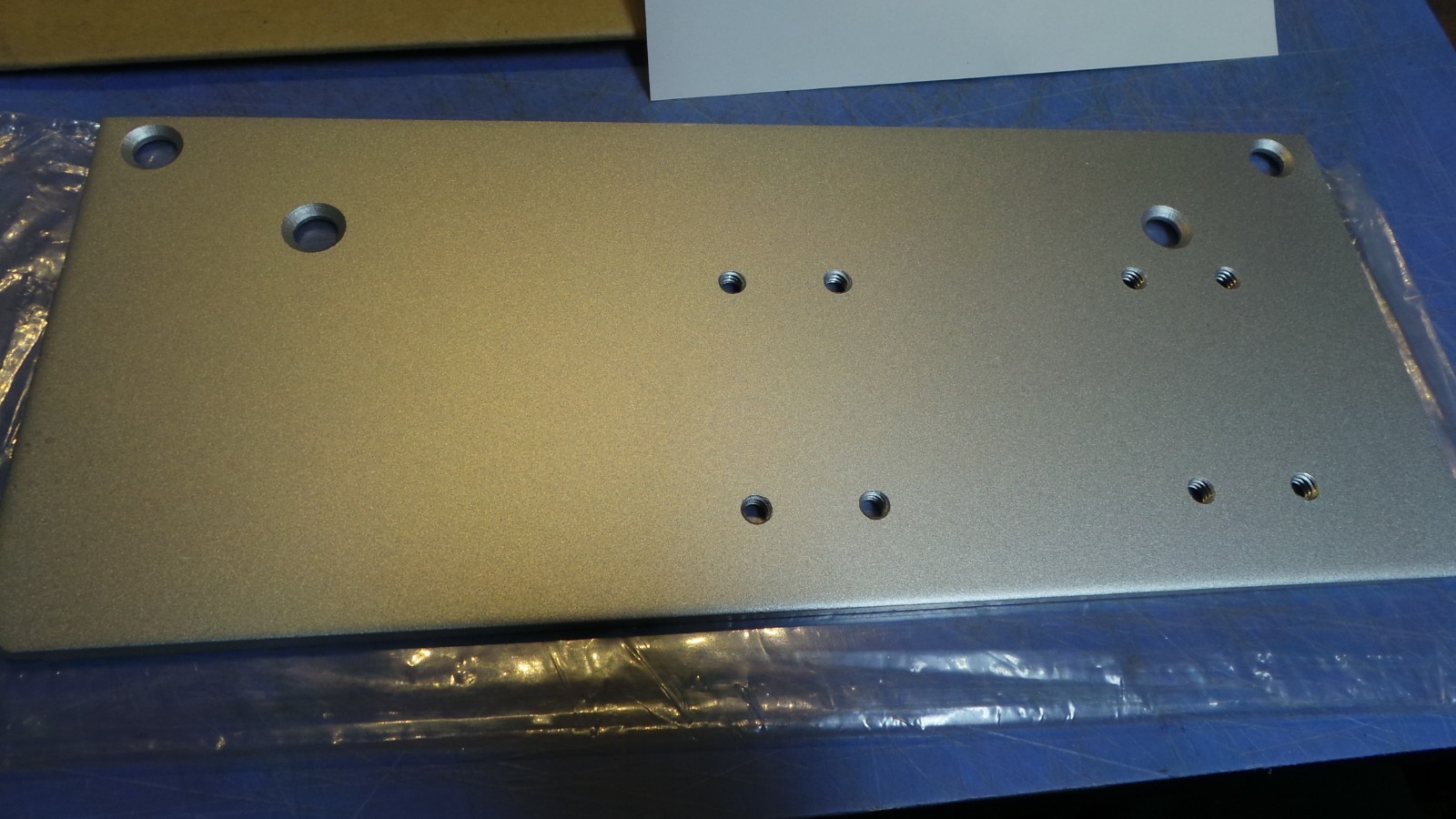 1 – LSDA 100841 Drop Plate DC6816 Parallel Arm, Aluminum Color. NEW in package