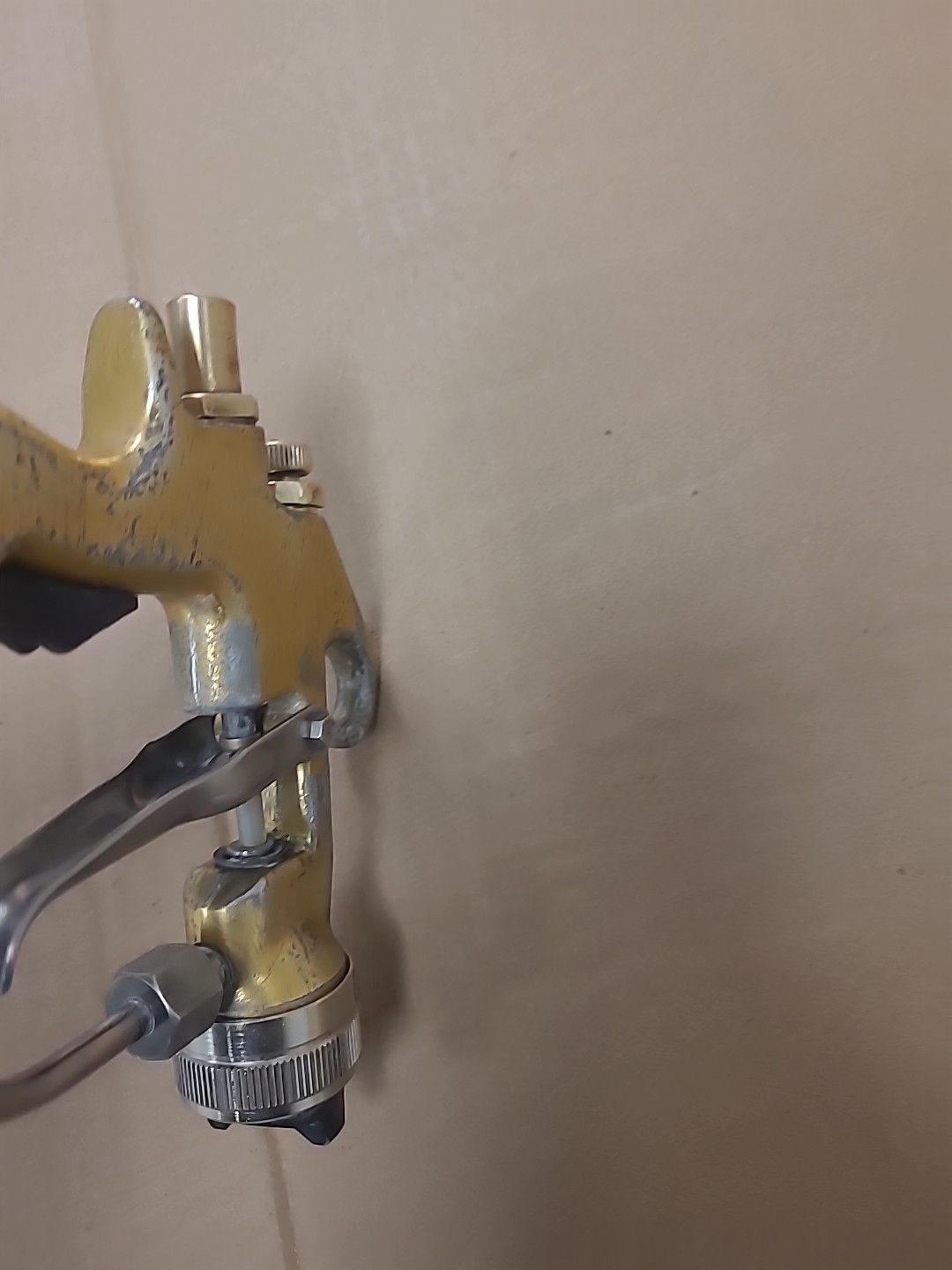 KREMLIN MVX AIRMIX SPRAY GUN WITH AIRCAP VX14K HVLP & 09-094 TIP MODEL 60B USED