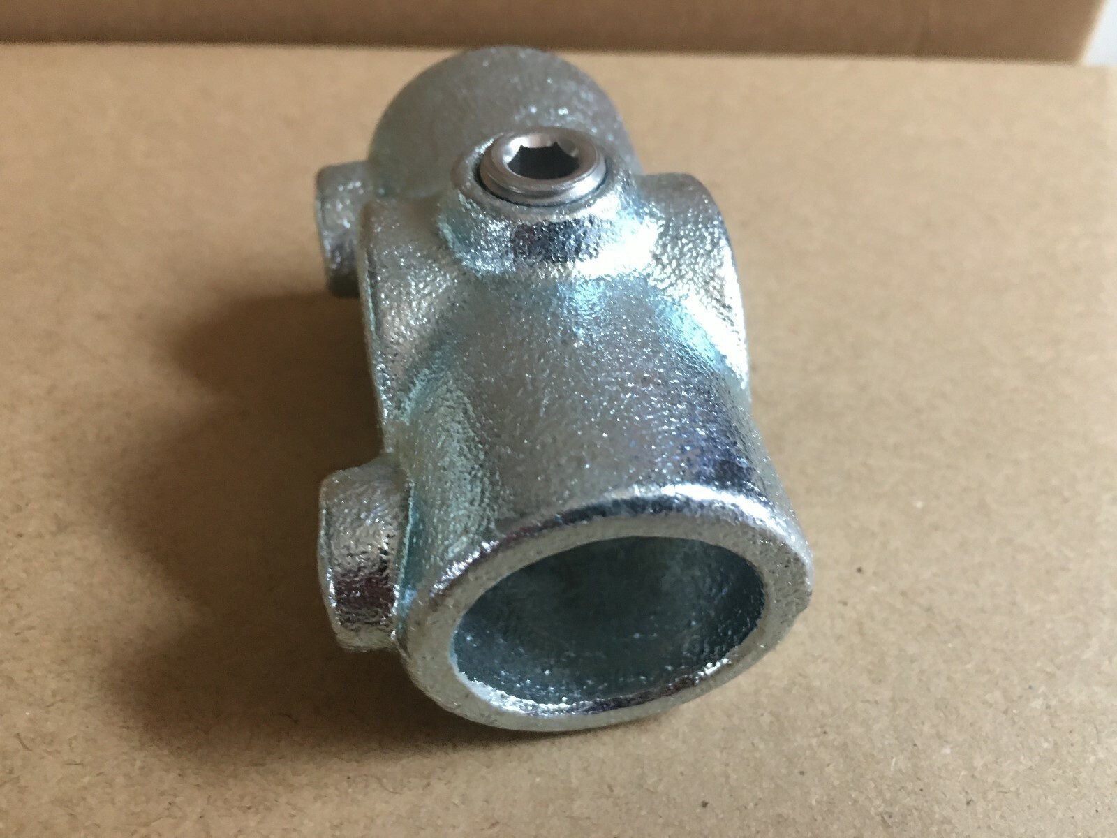 SteelTek 3/4″ Two Socket Crossover Fitting Tee #737771