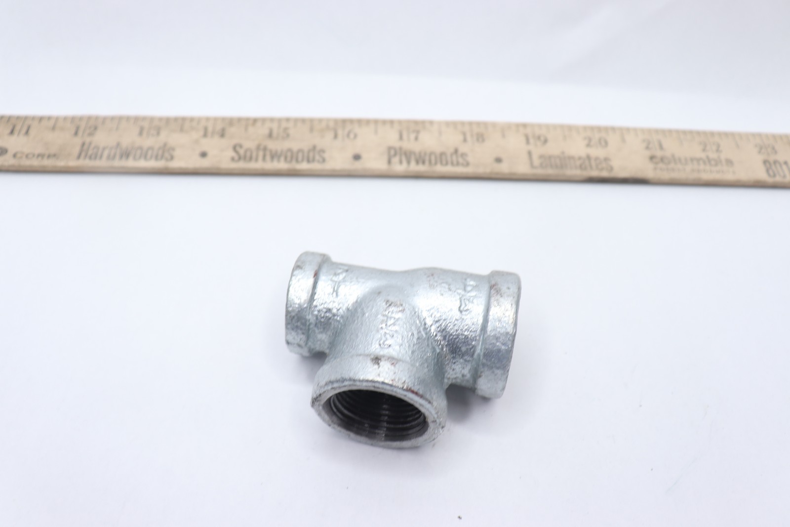 Reducing Tees Galvanized 3/4″ x 3/4″ x 1/2″
