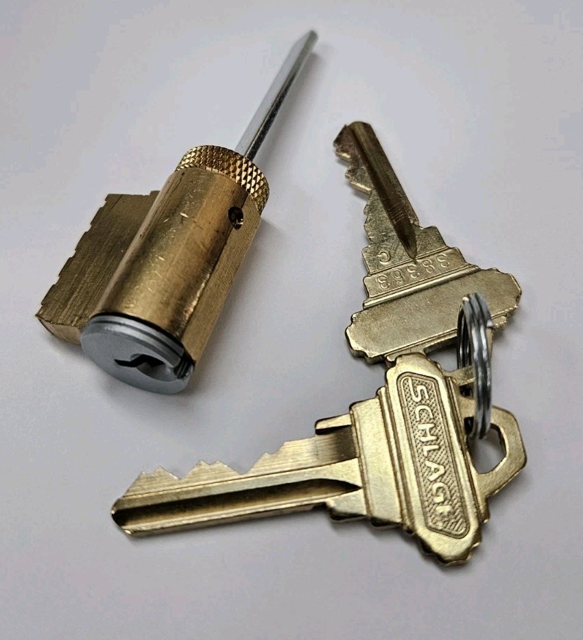 Schlage B560 Deadbolt Cylinder 6 Pin Keyed 5, SC1 Keyway, 2 Keys, New