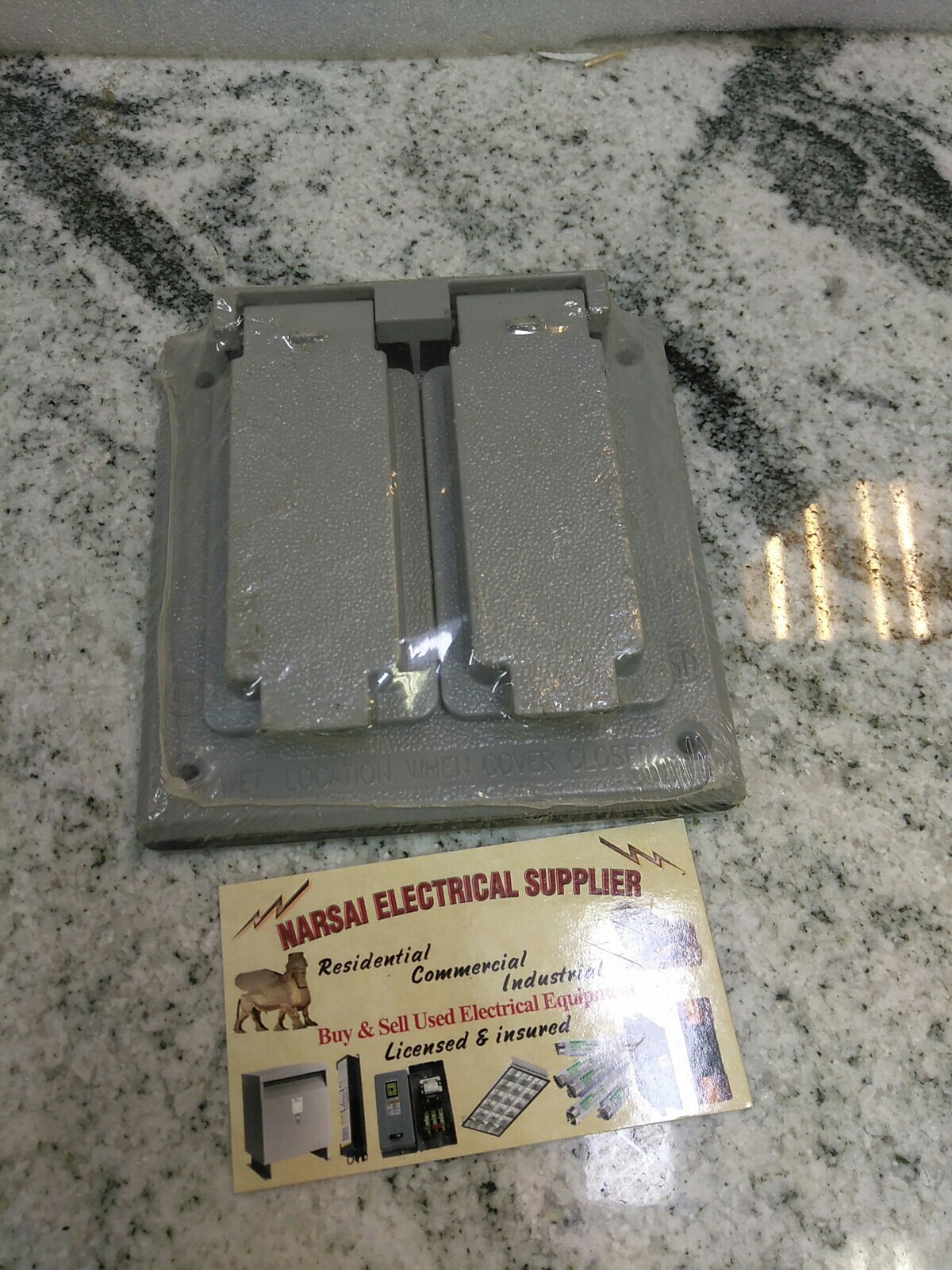 Cooper Crouse Hinds CCH-TP7252 Two Gang Outlet Cover EATHER PROOF,(61FMH
