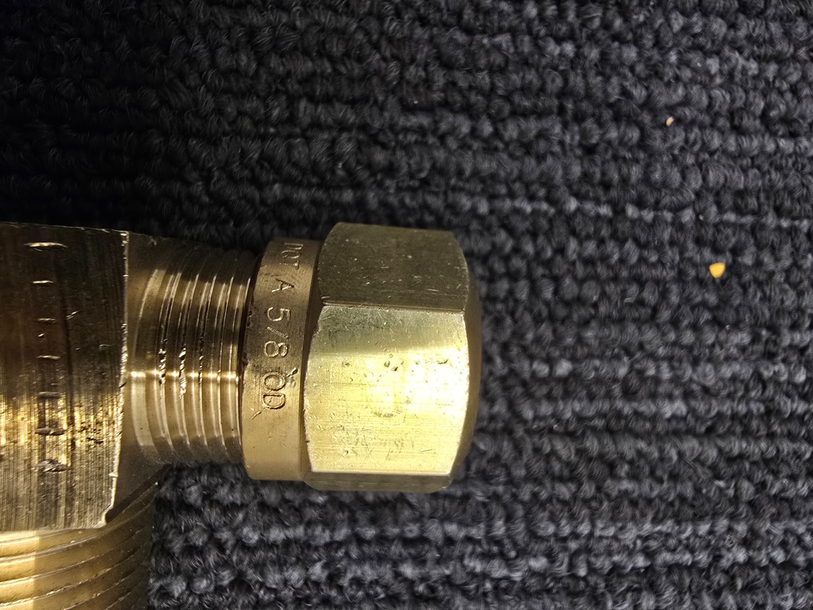 (QTY 7) DANFOSS 326 DOT A 5/8 OD Brass 90° Nylon Tubing DOT Elbow
