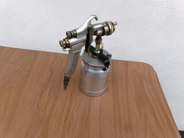 DEVILBISS TYPE MBC PAINT SPRAY GUN WITH BINKS CANISTER # 30 TIP FREE SHIPPING